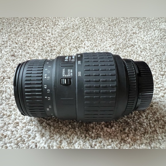 Nikon Film Camera w/ Sigma 70-300mm f4-5.6 dl macro super lens lot - Picture 3 of 9